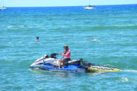 Search continues for wildfire victims in waters off Lahaina